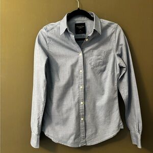 American Eagle Outfitters Chambray button down shirt, size Small